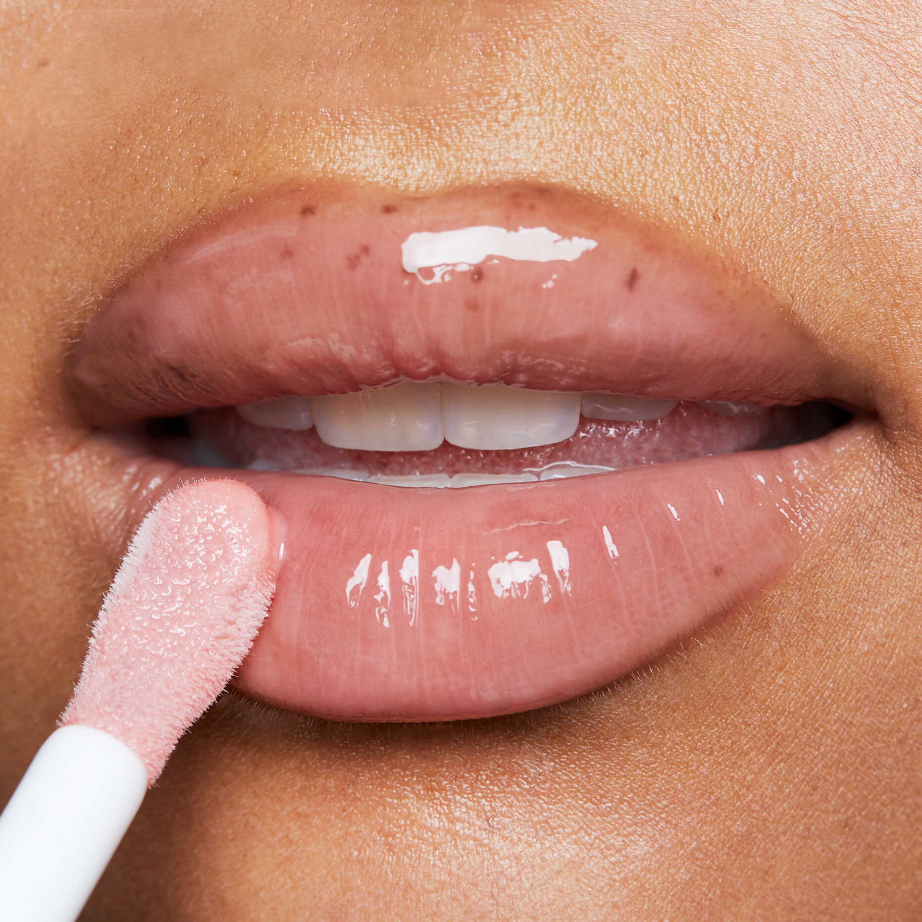 Glowy Lip Oil Peach Pink